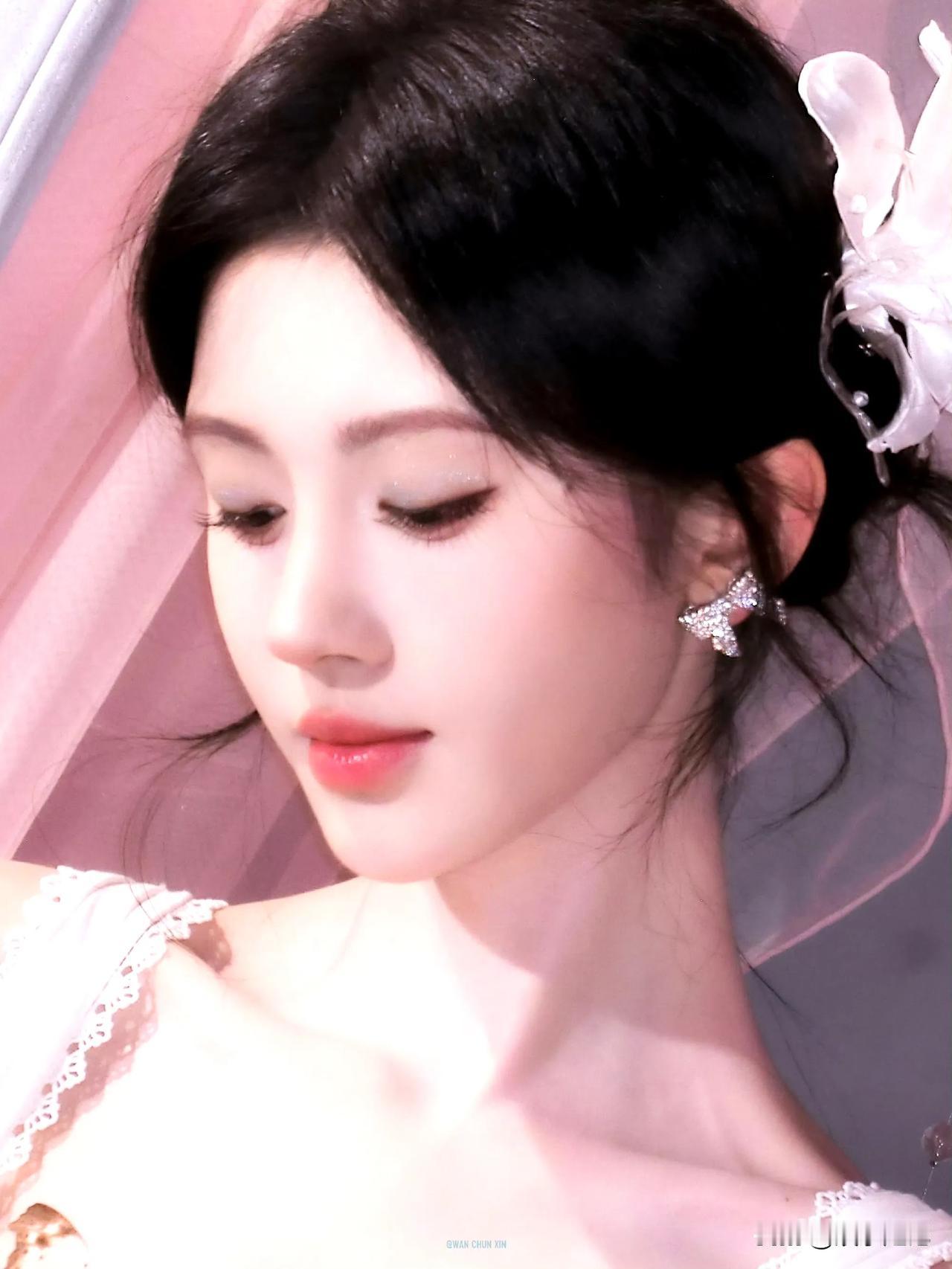 ＊鞠婧祎
坠入粉色梦境🎀