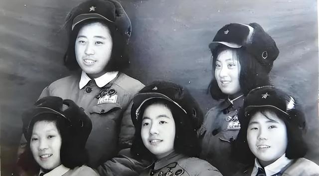 1951年，朝鲜战场，5名女战士被美军围堵，主动投降，却从此音讯全无。50年后，