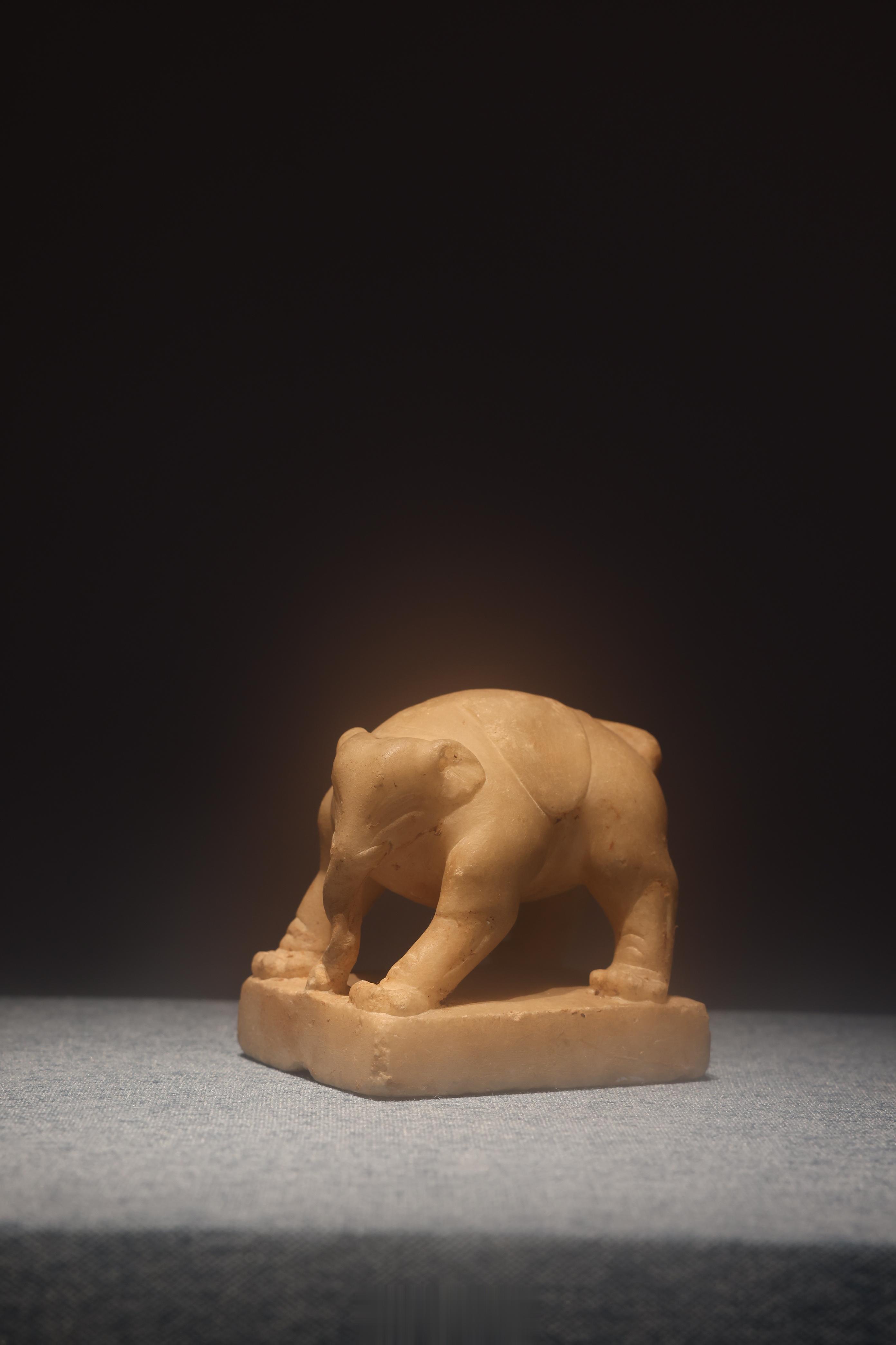 #物质文化资料# 象形镇Stone Paperweight in Elephan