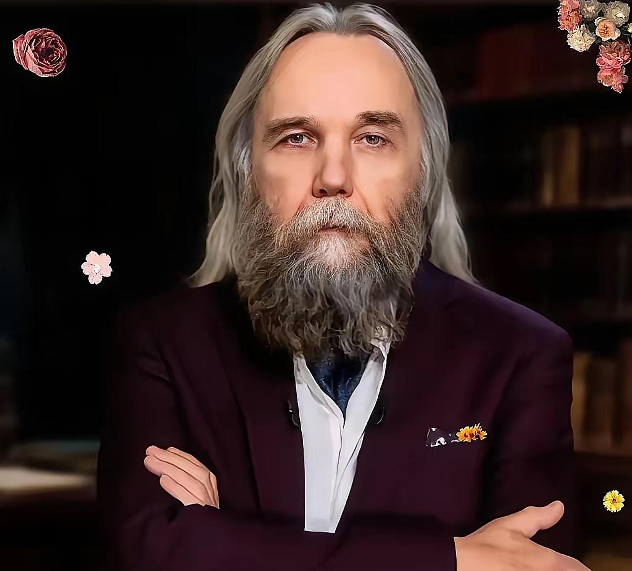 被称作“普京大脑”的亚历山大·杜金，警告中国 ！
​若决定武统，务必避开俄罗斯在