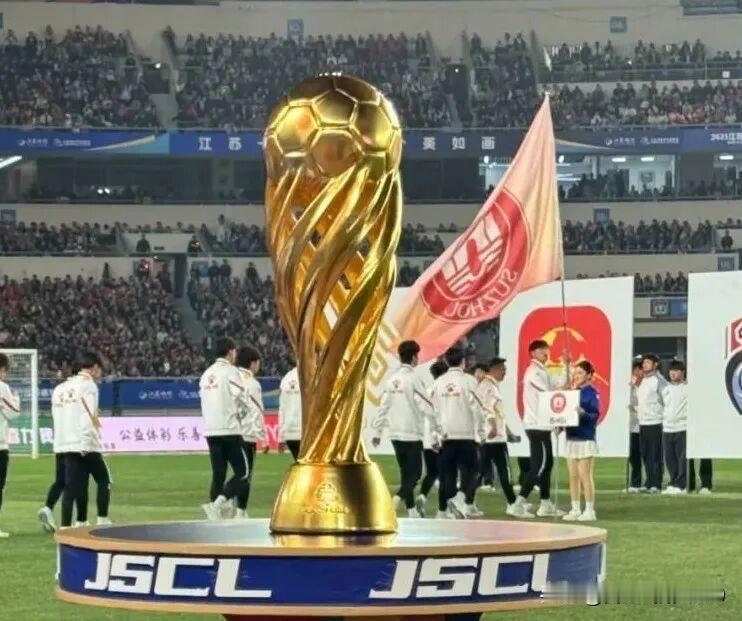 我不是泰州人，因为我在泰州居住，2025苏超我成了地地道道的泰州队忠实支持者，我