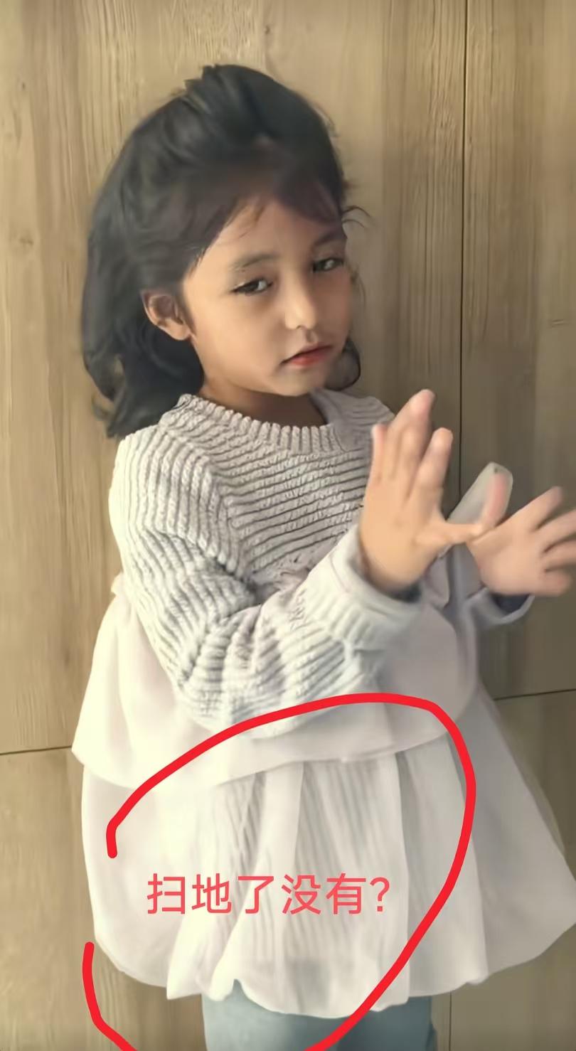 我预料到了李超群女儿安娜的萌娃日常会很甜
也预料到了评论区会很热闹
万万没想到，