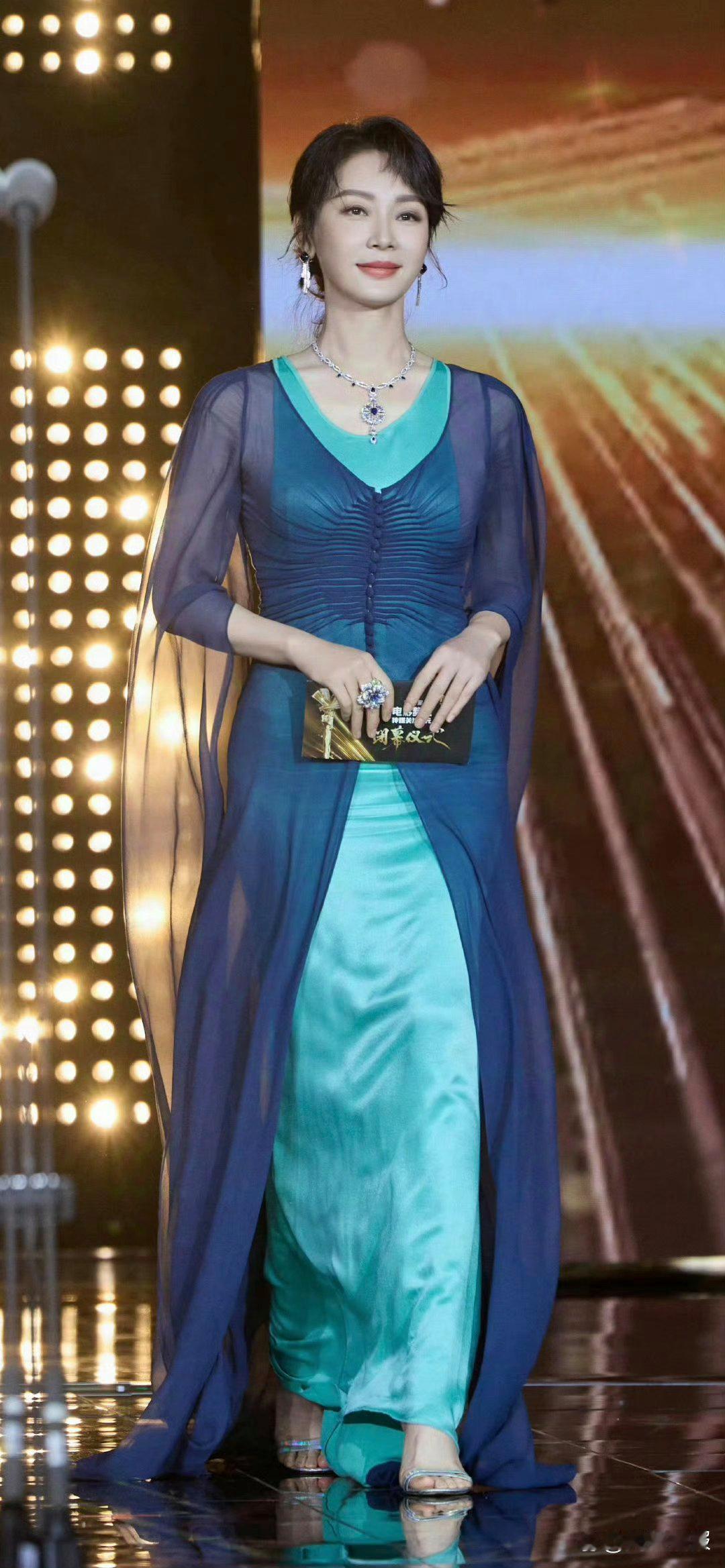 演员陈数这个年纪击溃了不少50岁的女人，保养的太好了！ ​​​