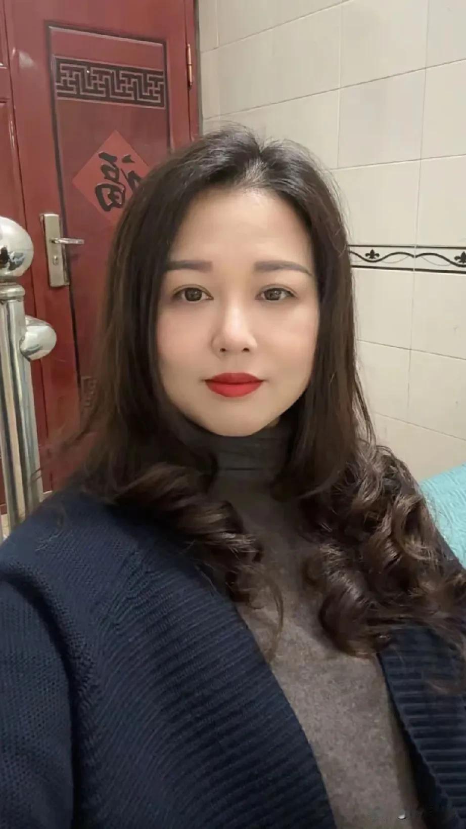 男人到了四十岁
再为一个女人动心
你觉得他图什么
图一时新鲜吗

不可能
这个年