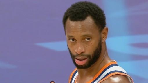 海港未来会不会也像久事投一个篮球队！篮球场上我们也可以看到上海德比呢？我们看到C