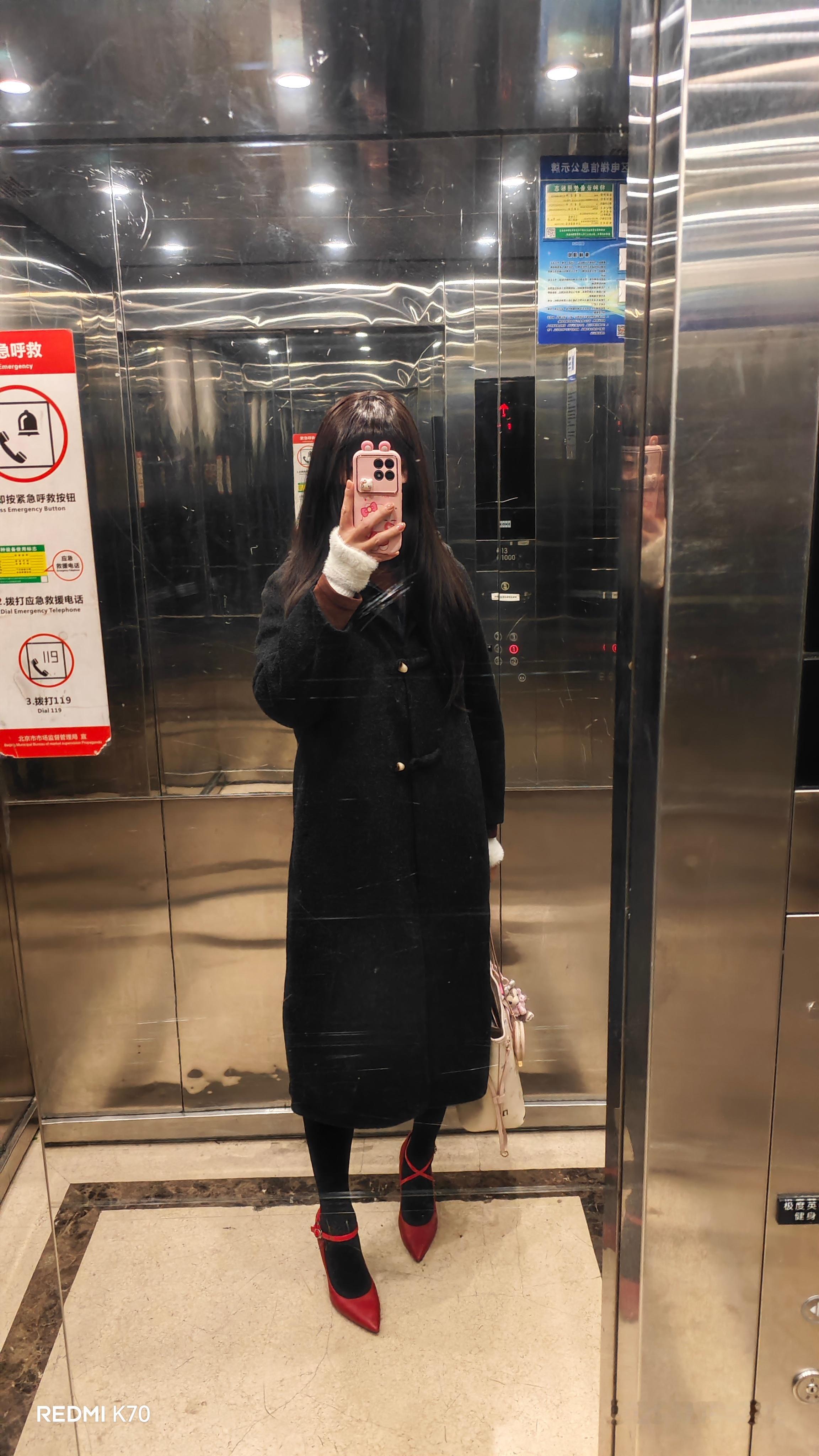 今天呢，去了个好玩的地方~遇到了好多好多好厉害的小伙伴~非常开心的一个晚上今天穿