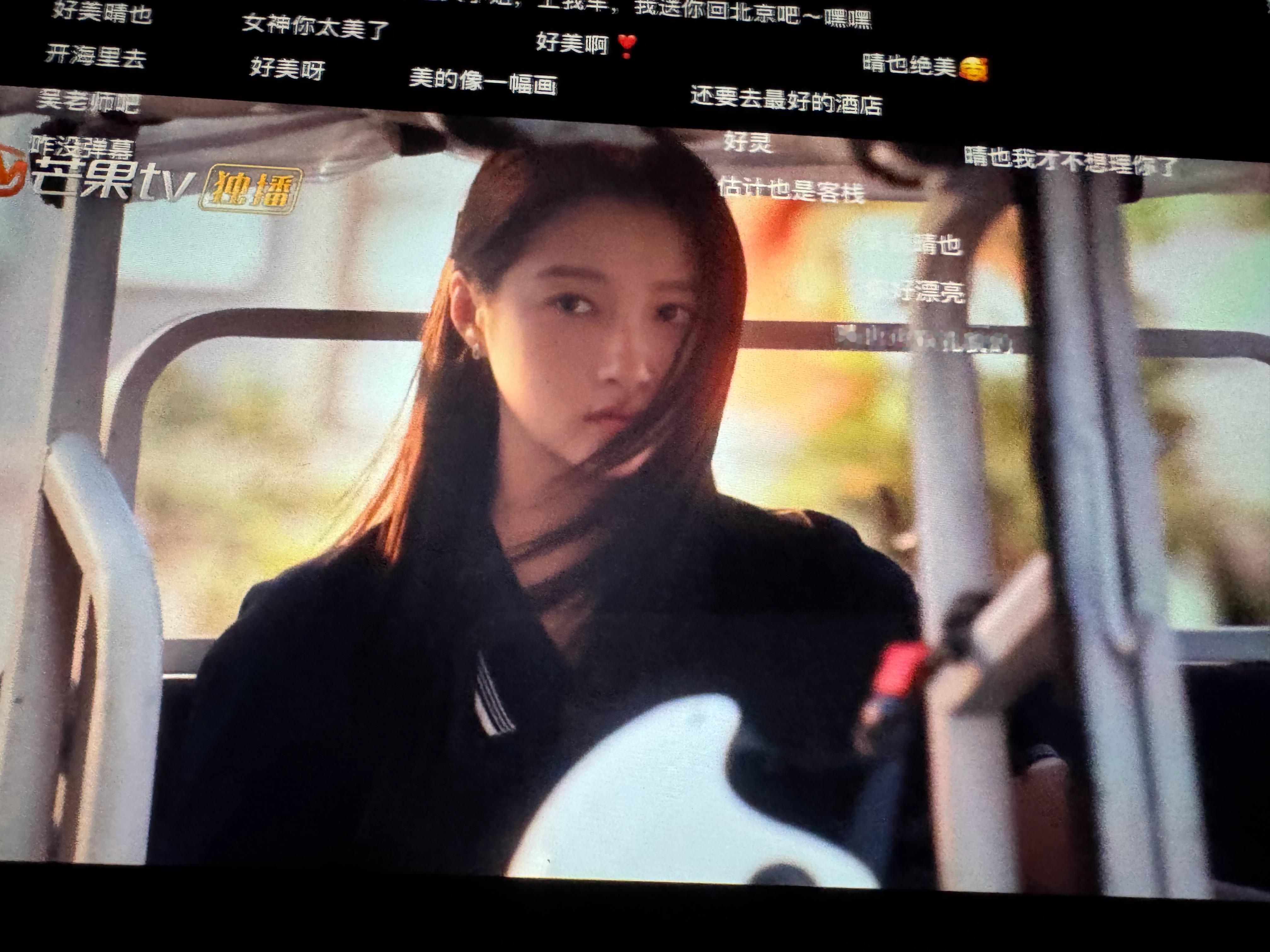关晓彤人生镜头+1扎扎亭的海风好会吹 