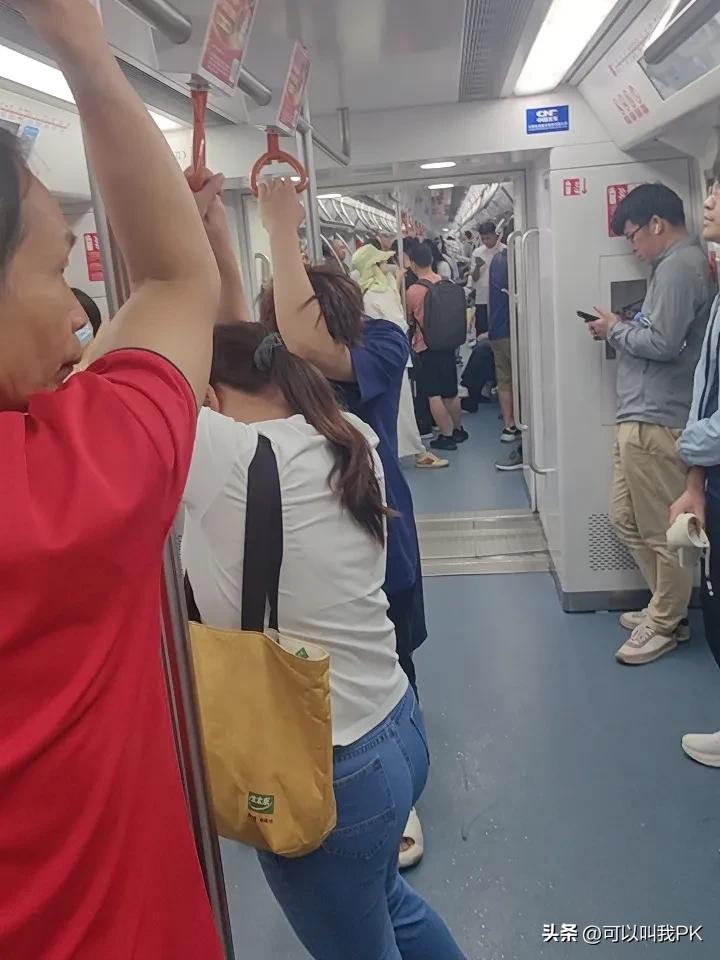 深圳的高铁已经建的无孔不入，无论是去遥远的东部海边，还是去偏僻的大鹏以及坪山，都