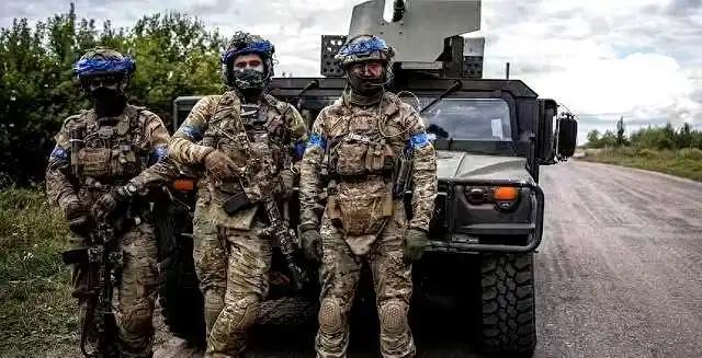 太狠了，暴风雪天气，俄军骑兵发动进攻！俄军骑兵行动安静，没有电磁信号，适合隐蔽突