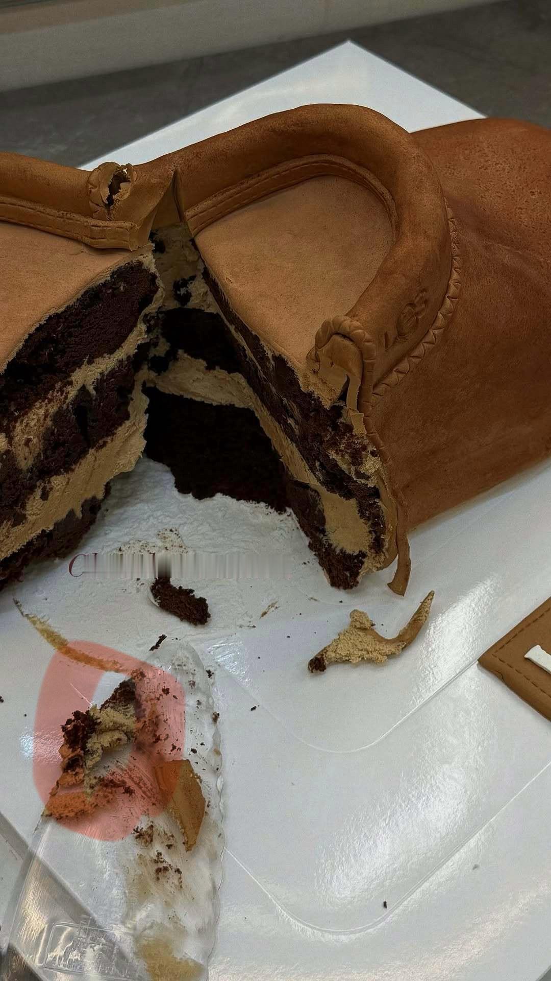你们觉得她是不是就吃了这一点 ​​​