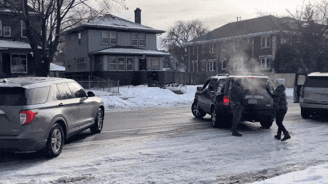 ICE开枪打死白人老仙女：有可能引发全面对抗甚至美国内战？1月7日美国明尼阿波利