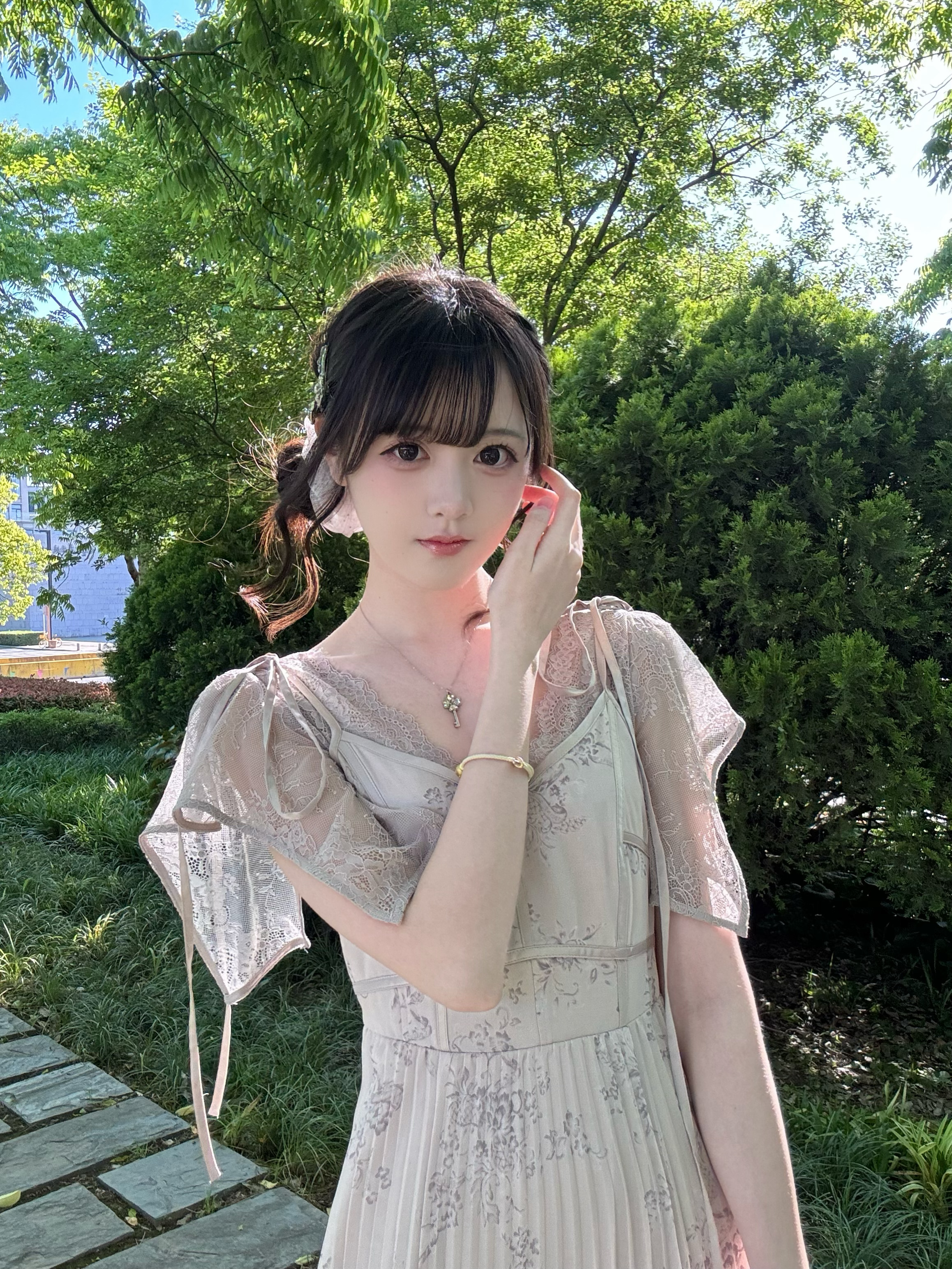 早上被小鸟叫醒，睡了个回笼觉就已经到中午了大家早上好，今天也是要排练的一天呢距离
