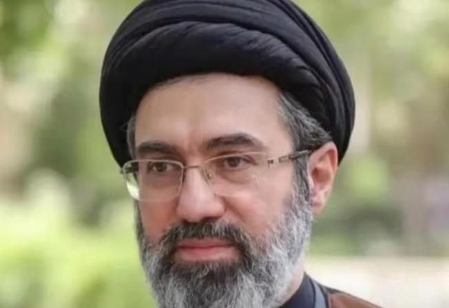 绝妙办法

伊朗干了件让人想不到的事，自己把网给断了。不是停电，不是故障，是自己