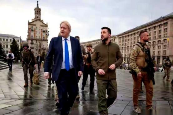 你以为俄罗斯人最恨的是美国？
错了。大错特错。
民调甩脸上，72.4%的俄罗斯人