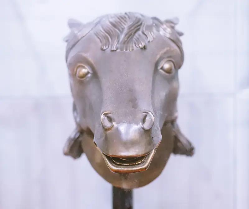 2026年4月13日，法国国民议会全票通过“文物归还法案”，简化掠夺所得文物的归