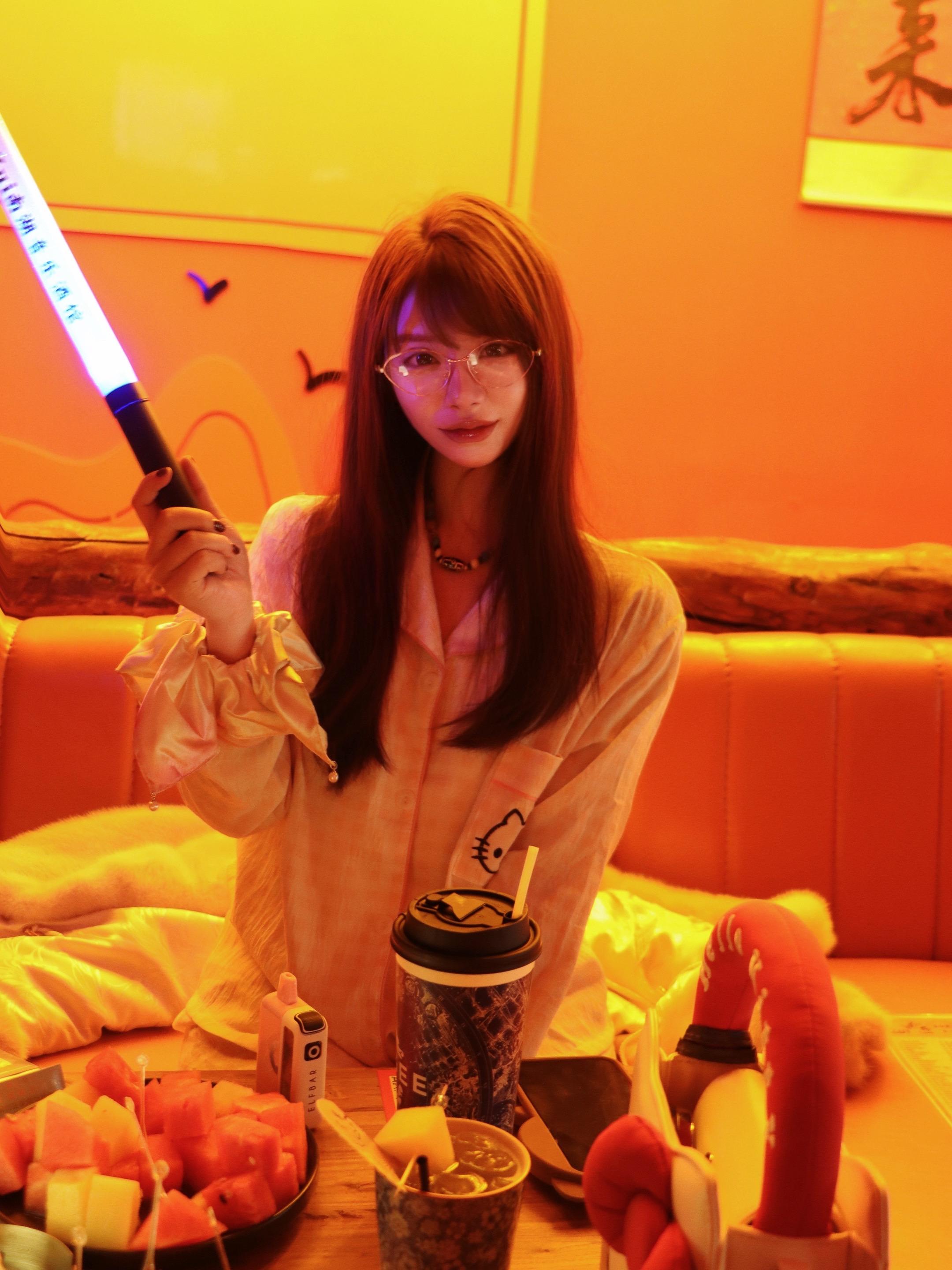 感情有什么好讲的 中国黄金知道么 买十斤给我