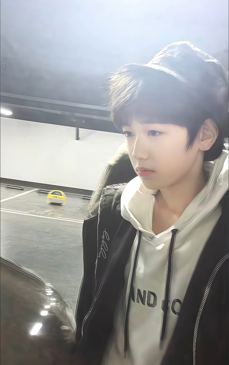 宋鼠标  ⑅ ⋆𐙚₊˚⊹♡长成了不起的大人也很好 只是我偶尔会想念16岁的你?