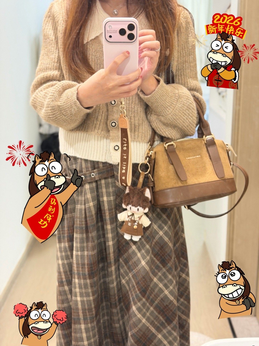 周深  带可可去拜年啦～～马跃新程，福随春至。祝米米们新春快乐，身体健康，诸事顺