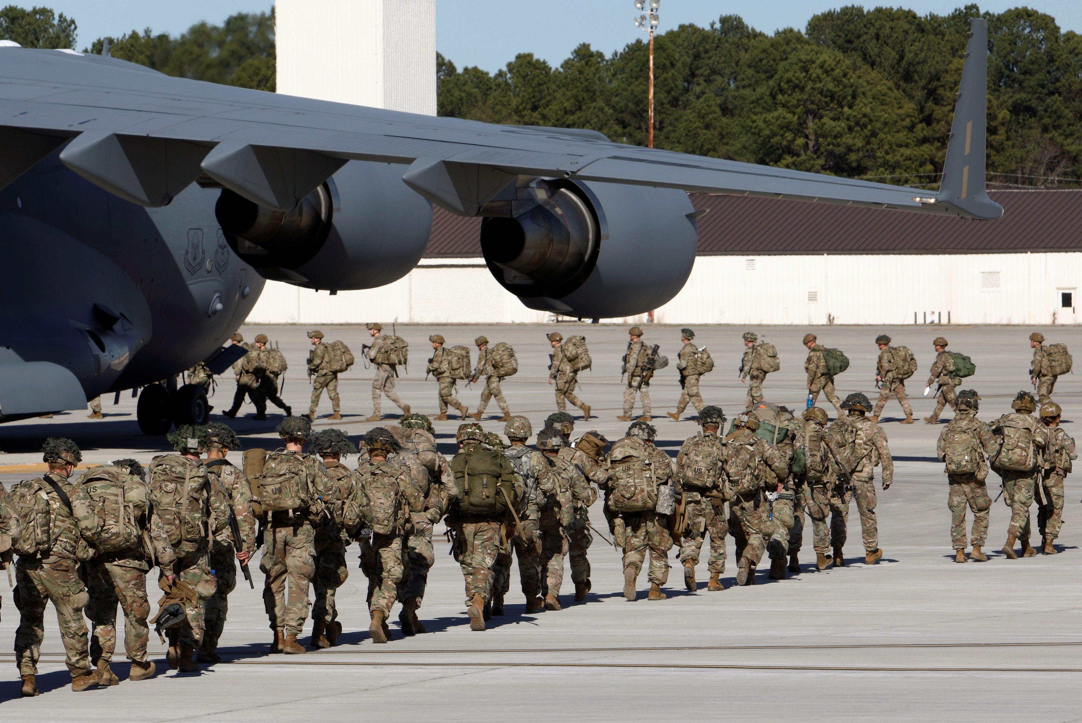 据参考消息网报道，美军大举增兵中东，数千兵力正奔赴前线。布什号航母打击群携600