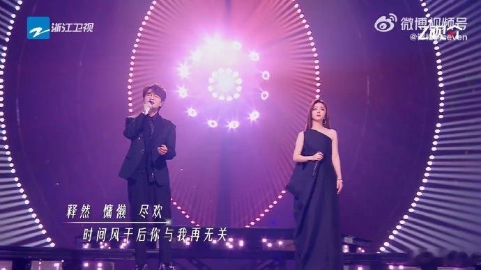 谭松韵王铮亮小半对唱 深夜听这版合唱真的太治愈，温柔旋律裹着细腻情绪，所有浮躁都
