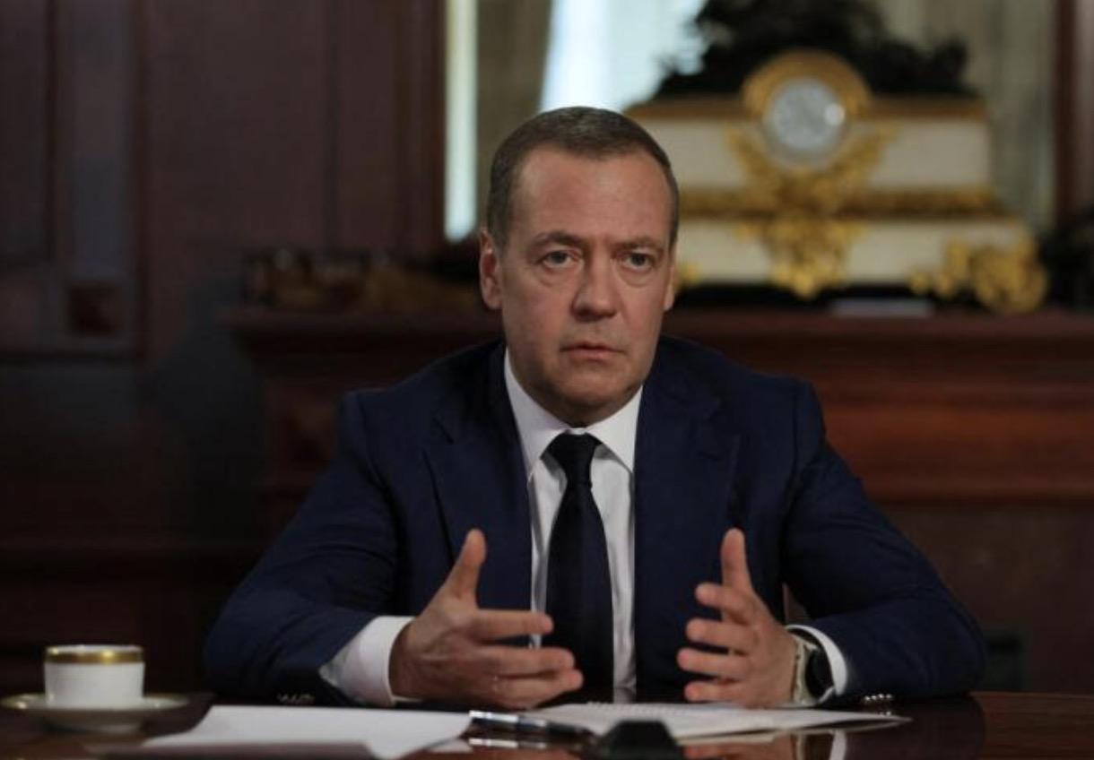 俄罗斯联邦安全会议副主席梅德韦杰夫2月1日罕见称赞美国总统特朗普，称其是“高效的