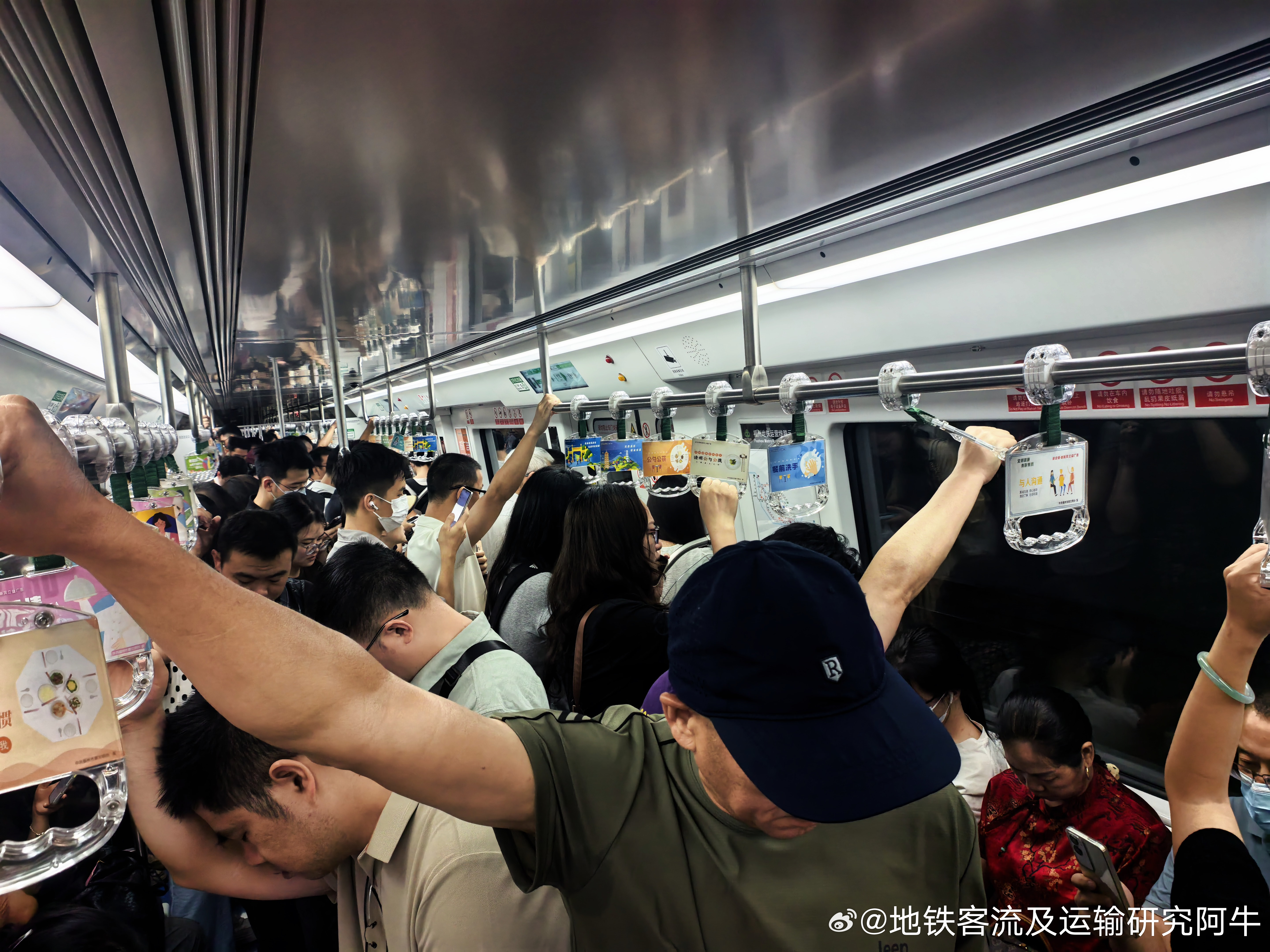 福州地铁 投稿：今日（2026-07-28，周二）福州地铁2号线早高峰。07:5
