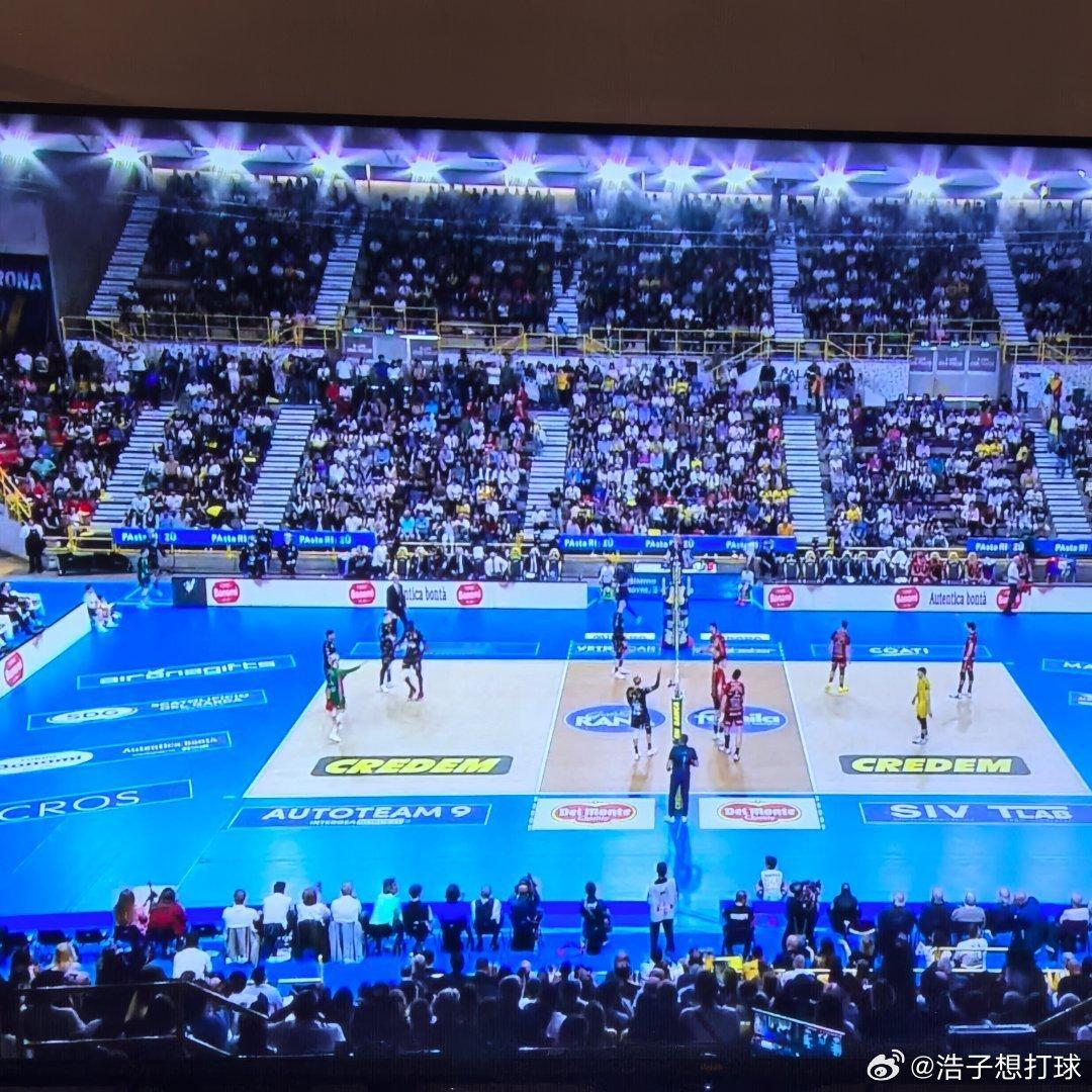 一个充满排球的周末，比赛无缝衔接一个接一个，从土超，到意超，波超意甲～ 