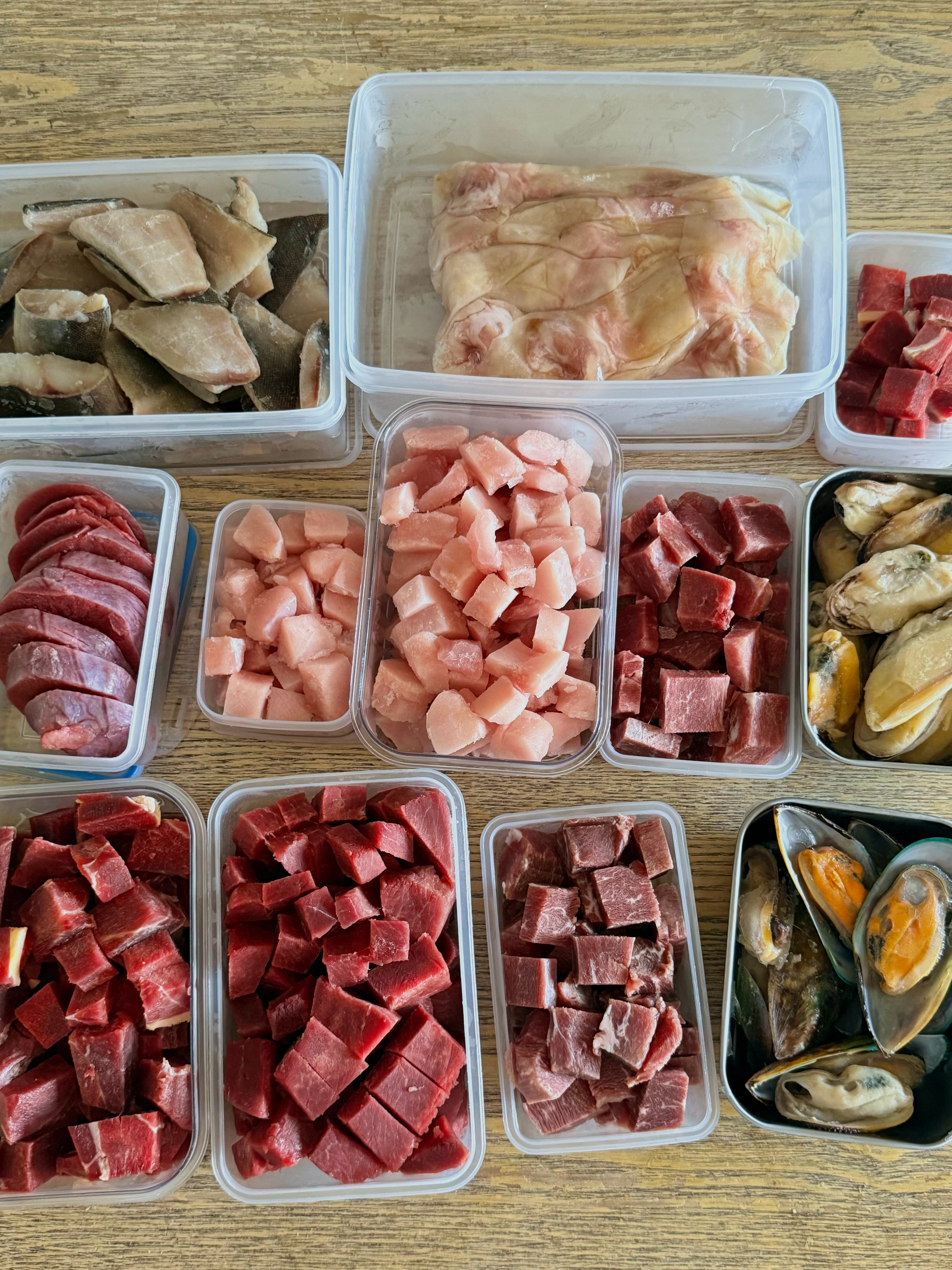 又到了给孩子们上补给的时间，每次切冻肉分装还挺开心解压的。 