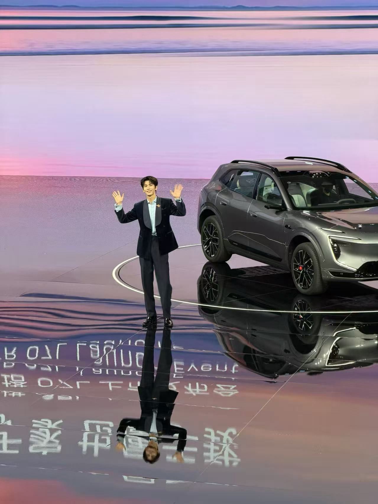 好帅啊，谁能忍住不看？张凌赫
