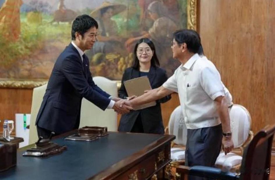 2026年8月在3日，菲律宾总统小马科斯与日本右翼政客会谈！

菲律宾会见日本维