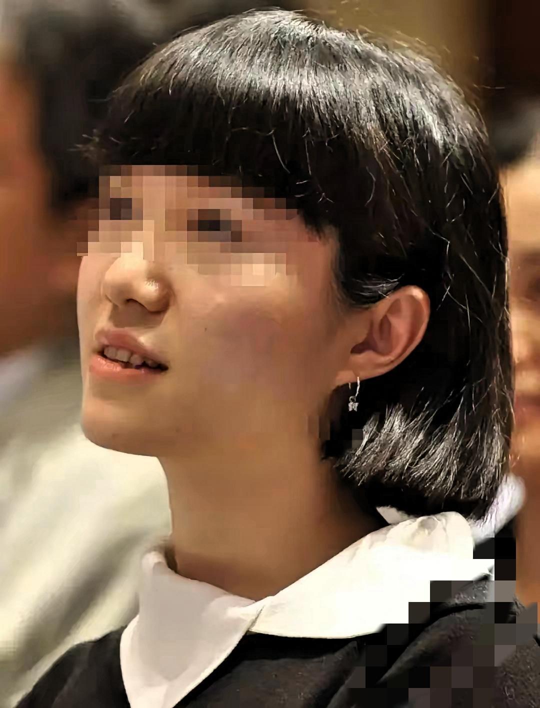 别再只盯着翁帆的婚姻了！她早用20年把自己活成了最硬的底气，这才是真的清醒。
 