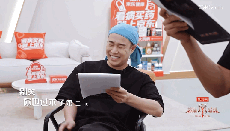 给小沈阳笑成啥了哈哈哈哈小沈阳给曾辉上大师课自己都笑成啥了…都来看披荆斩棘直播训