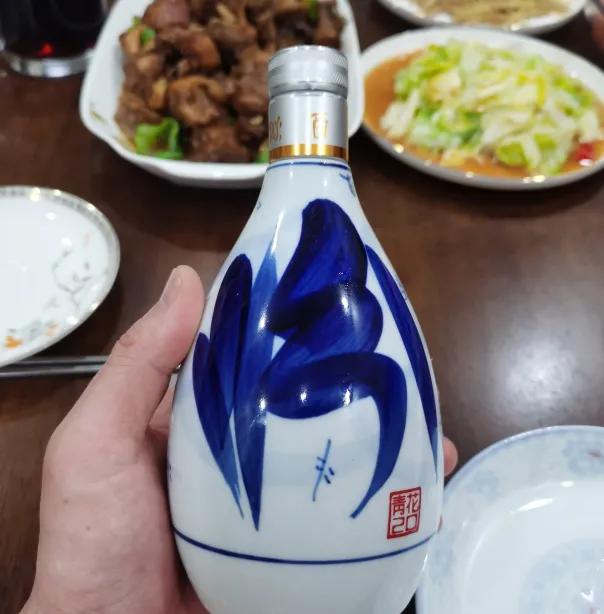 山西人饮酒怪象：桌上不见茅台、五粮液，反倒是这4款“廉价酒”

第1款：汾酒 青