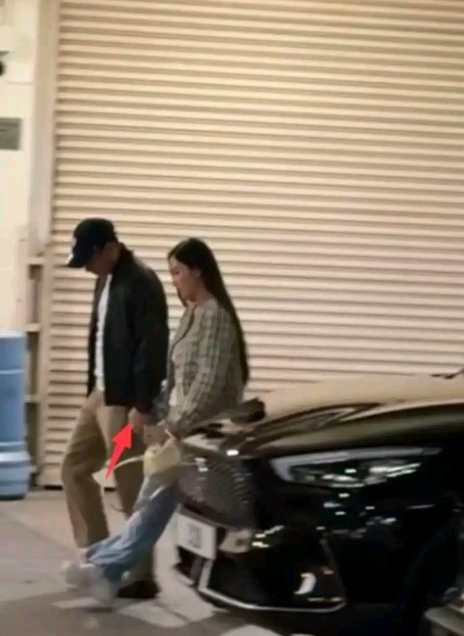 刘恺威52岁带新女友露面，见人就打招呼 看了感情很好了 