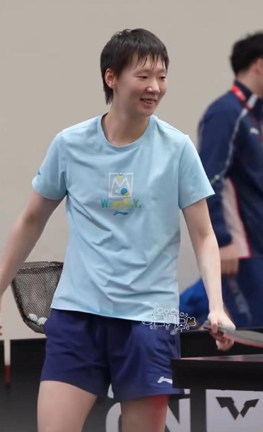 WTT新加坡大满贯，王曼昱今日训练，任浩教练现场监督。
现在就喜欢看任浩教练出现