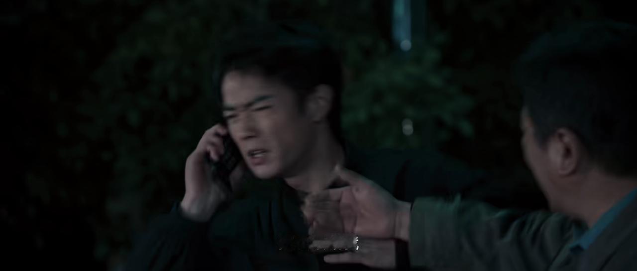 《方圆八百米》看的人最揪心的地方，就是陈家老爷子去世的时候。

当陈红兵和陈辉，