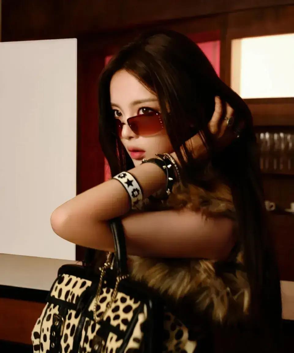 别再以为她们“糊了”——解散三年，她们悄悄拿下了影视OST市场的四分之一。
 