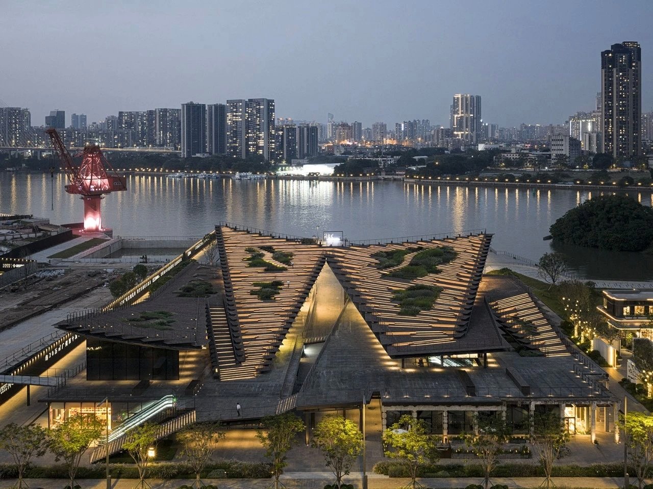 隈研吾在广州新设计的船台。旧址是始建于1914年的广州造船厂，KKAA（隈研吾建