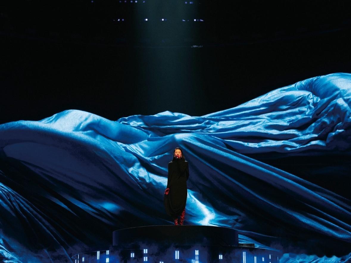 单依纯表白祖国差点哭了国乐无双聊起歌曲改编背后的想法，单依纯将中华文化比作茉莉，