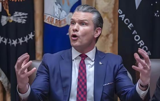 美国防长要造百万架无人机围堵中国！几千块一架的破玩意儿零件还得偷偷从中国进货，信