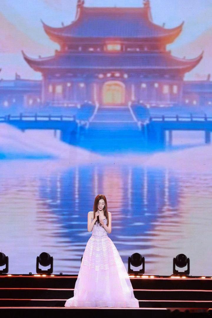 李小冉线下美成啥样了李小冉梦回浪姐李小冉线下活动生图一出，状态直接惊艳众人，瞬间