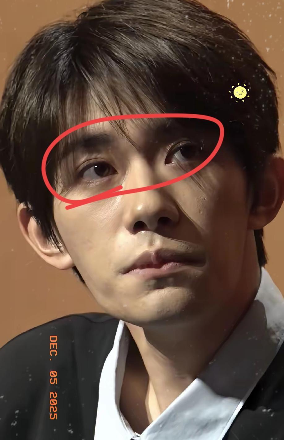 大家有没有觉得
易烊千玺
这个人越来越不对劲了，他才24岁，眼神里怎么一点年轻人