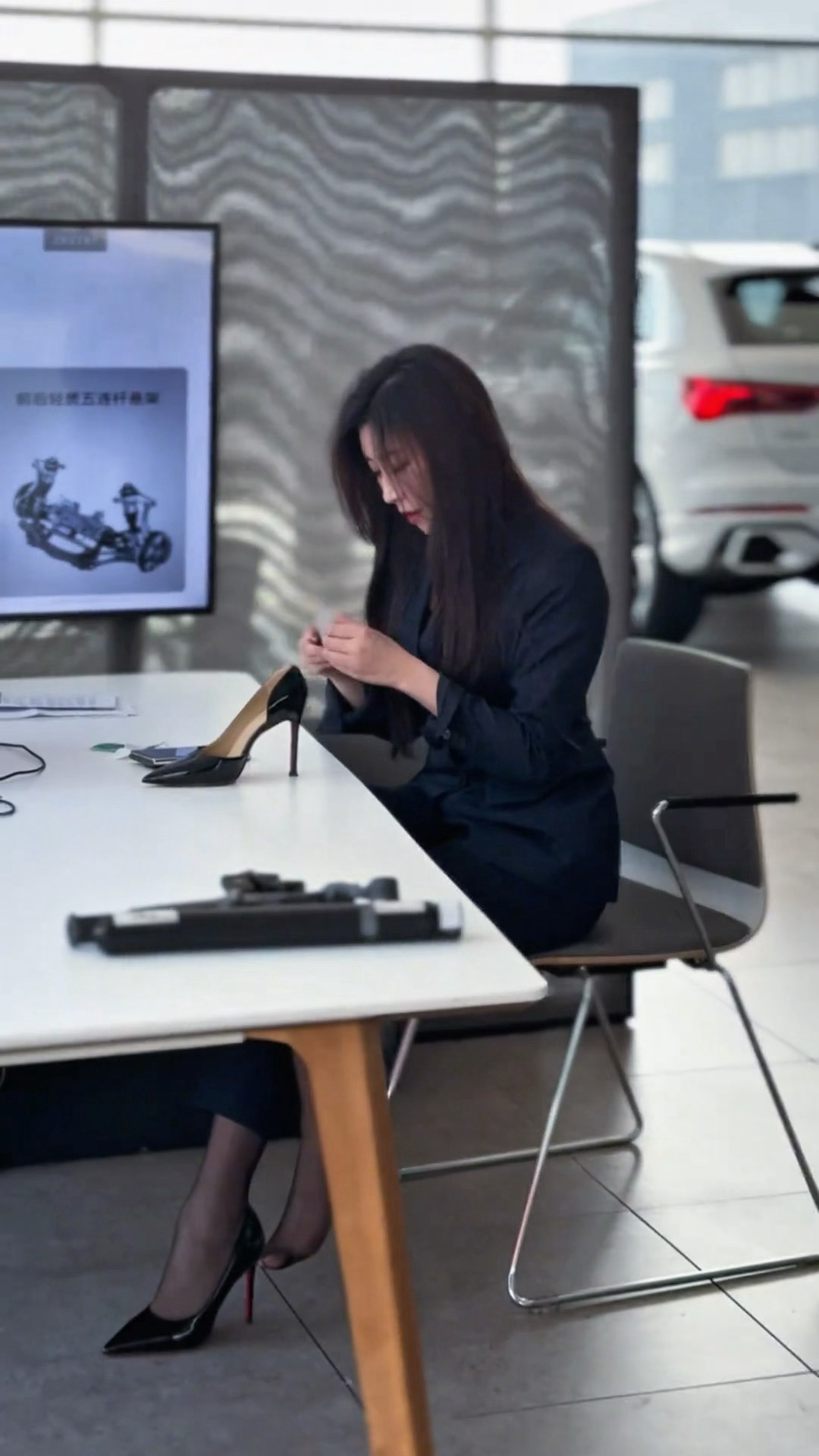 汽车销售：鞋有点硌脚