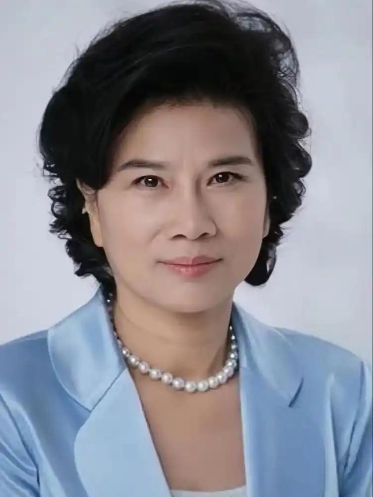 董明珠举办格力技工学校，给了我们什么启示？

2026年8月，72岁的董明珠多了