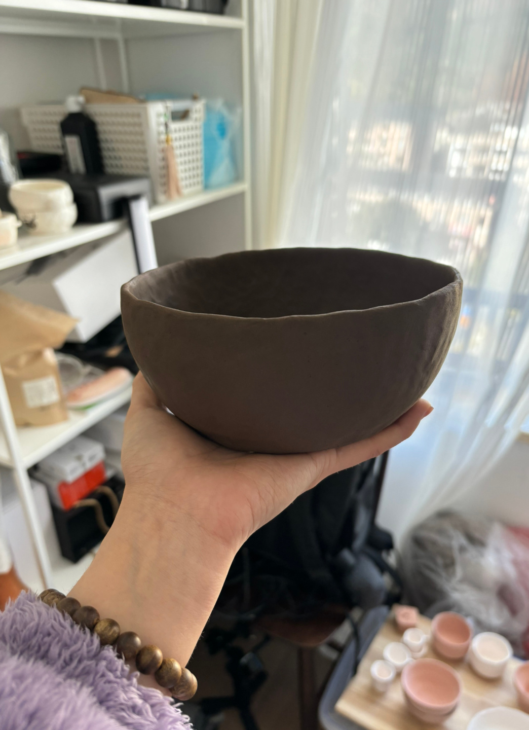 我非常想要一个自己做的马克杯！这两天拿起一坨泥巴嘴里念叨要做马克杯叨着叨着就给捏