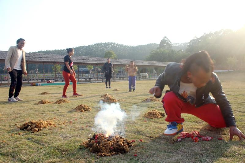 3名孩童放鞭炮引爆化粪池这事儿可太危险了！2024年2月8日，四川巴中平昌县3个