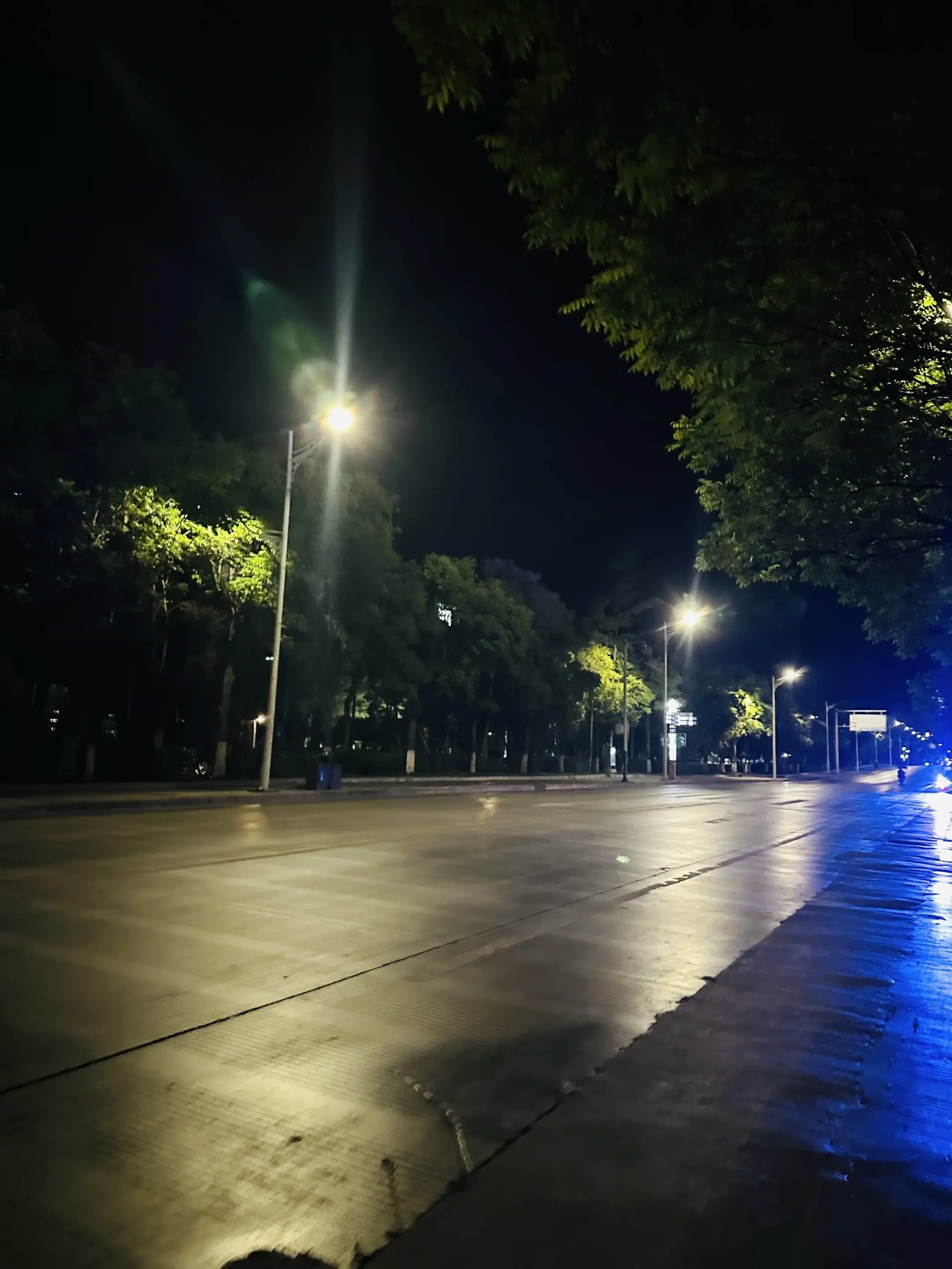 到了一定年纪 ，你会释怀所有的人和事 ，即使满身风雨也会笑着前行，只有...