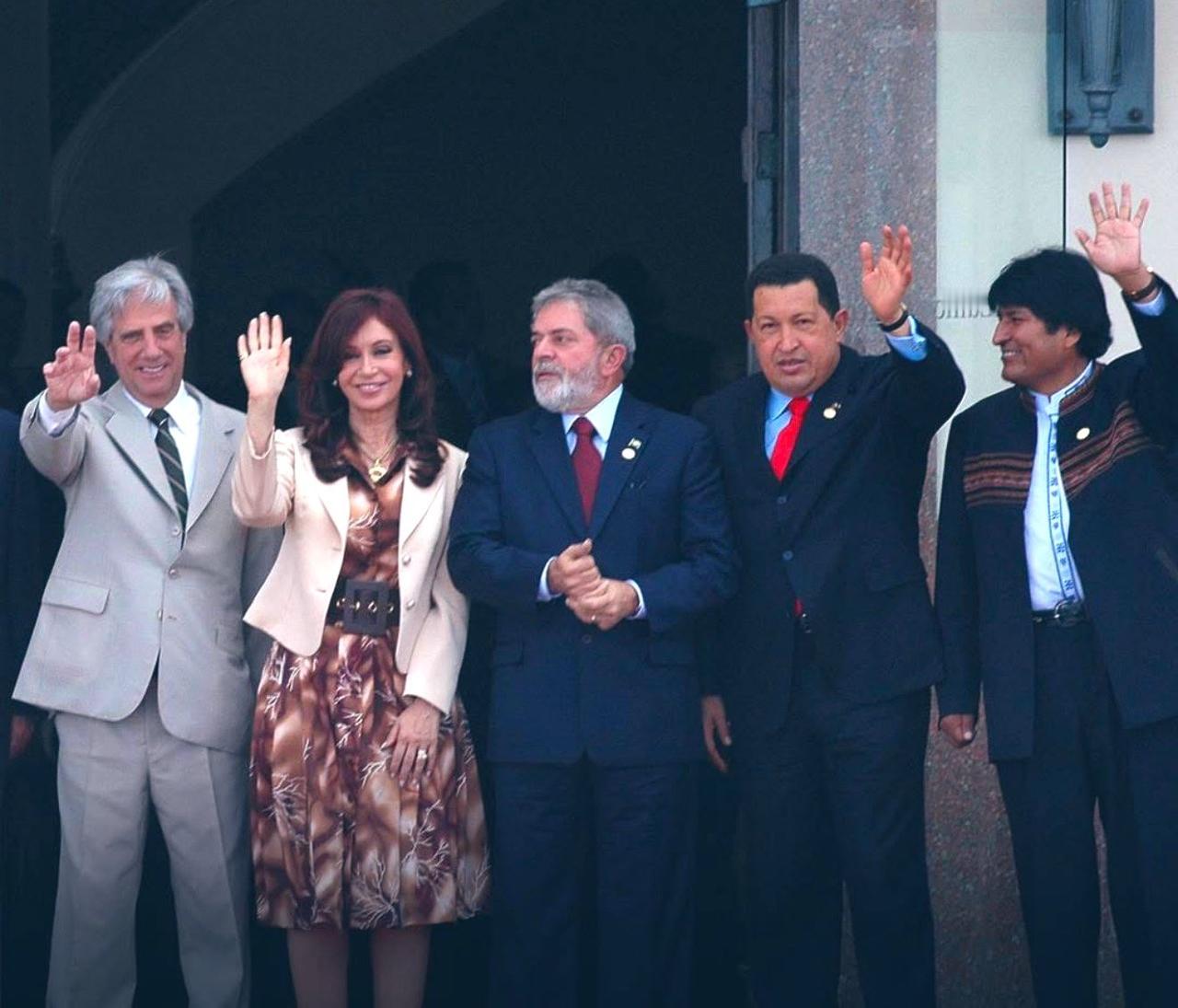 🇧🇷🇨🇺 一个时代的终结！
由卢拉·达席尔瓦和菲德尔·卡斯特罗于1990