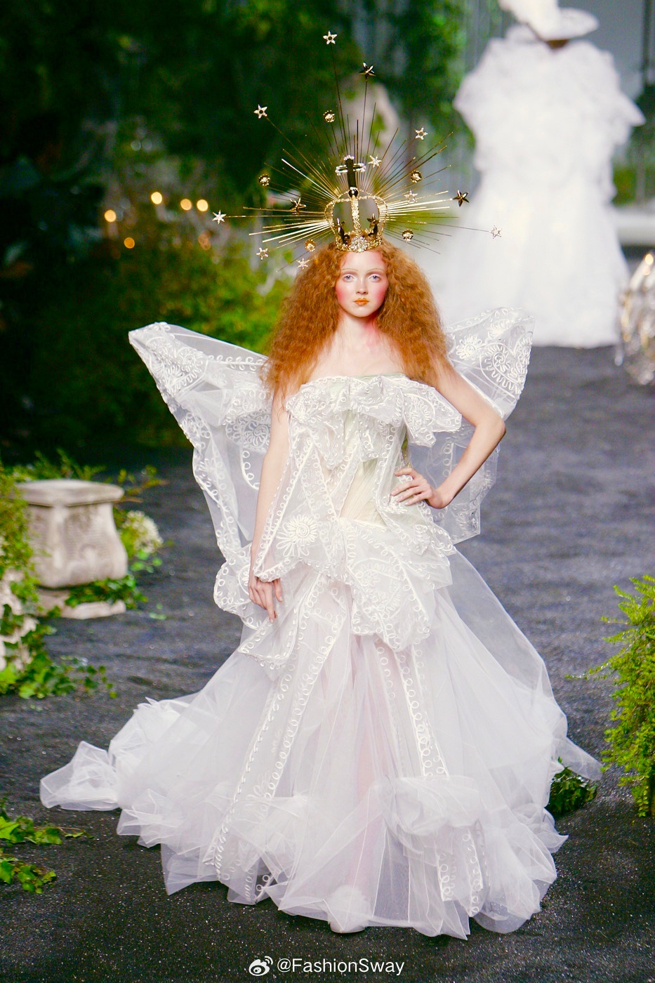 John Galliano 执掌迪奥时期笔下绘制的油画天使👼出自 Christ