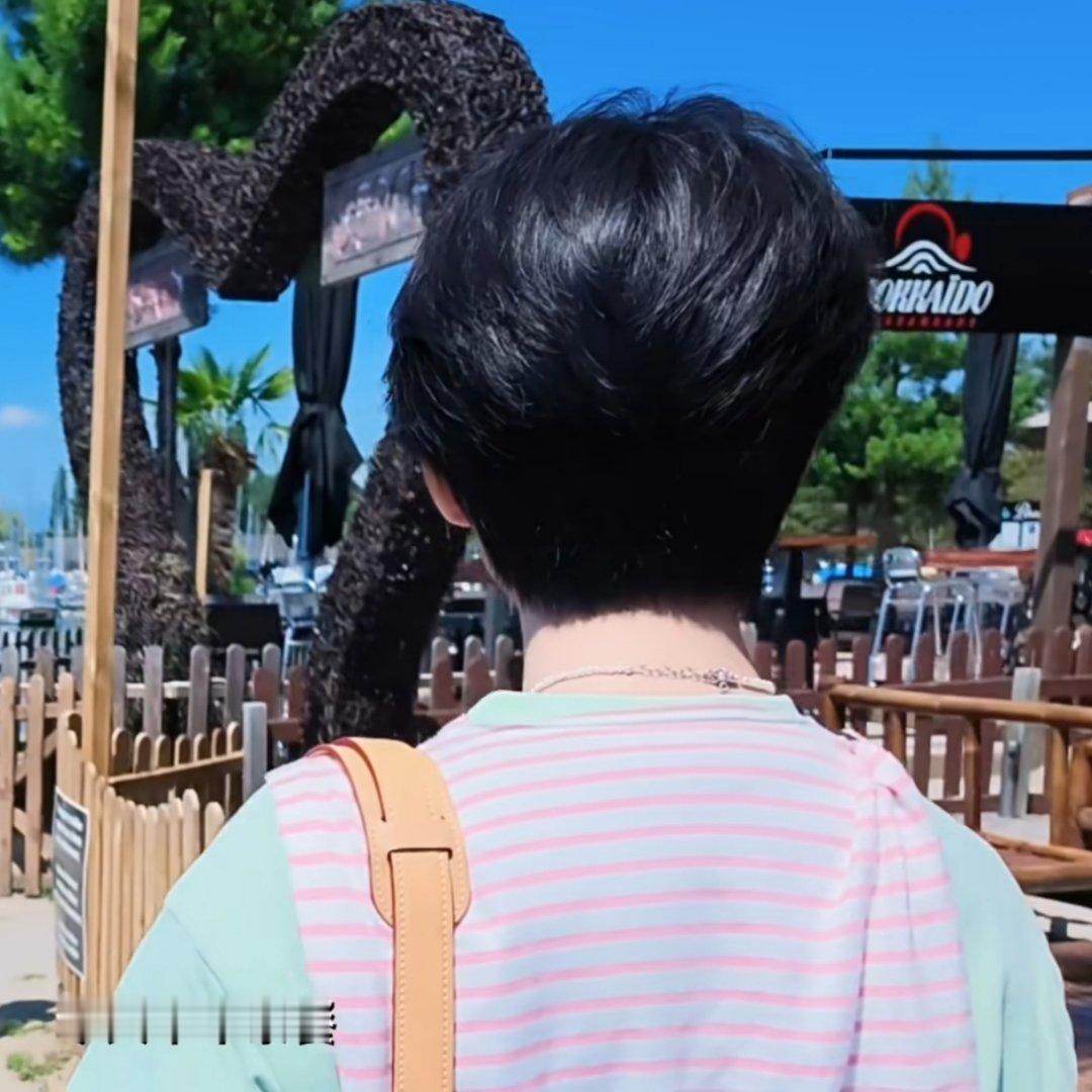 樱樱兔脑袋又圆又有光泽 